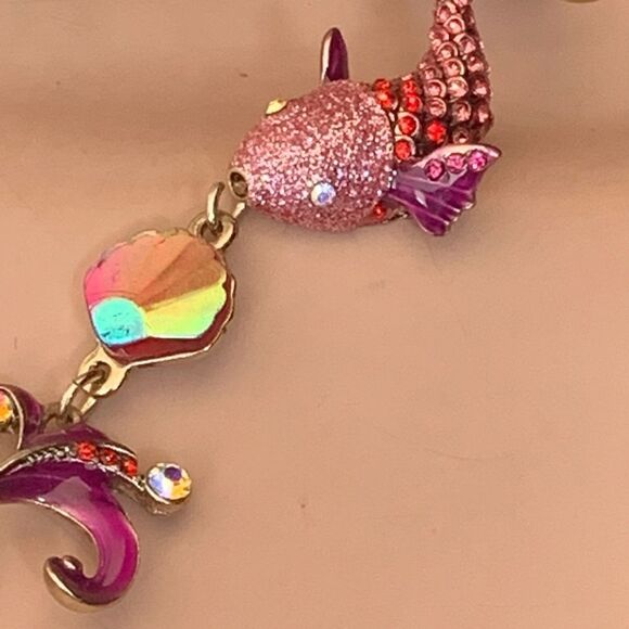 Betsey Johnson pink crystal enamel fish and shell necklace nwot - Picture 10 of 11